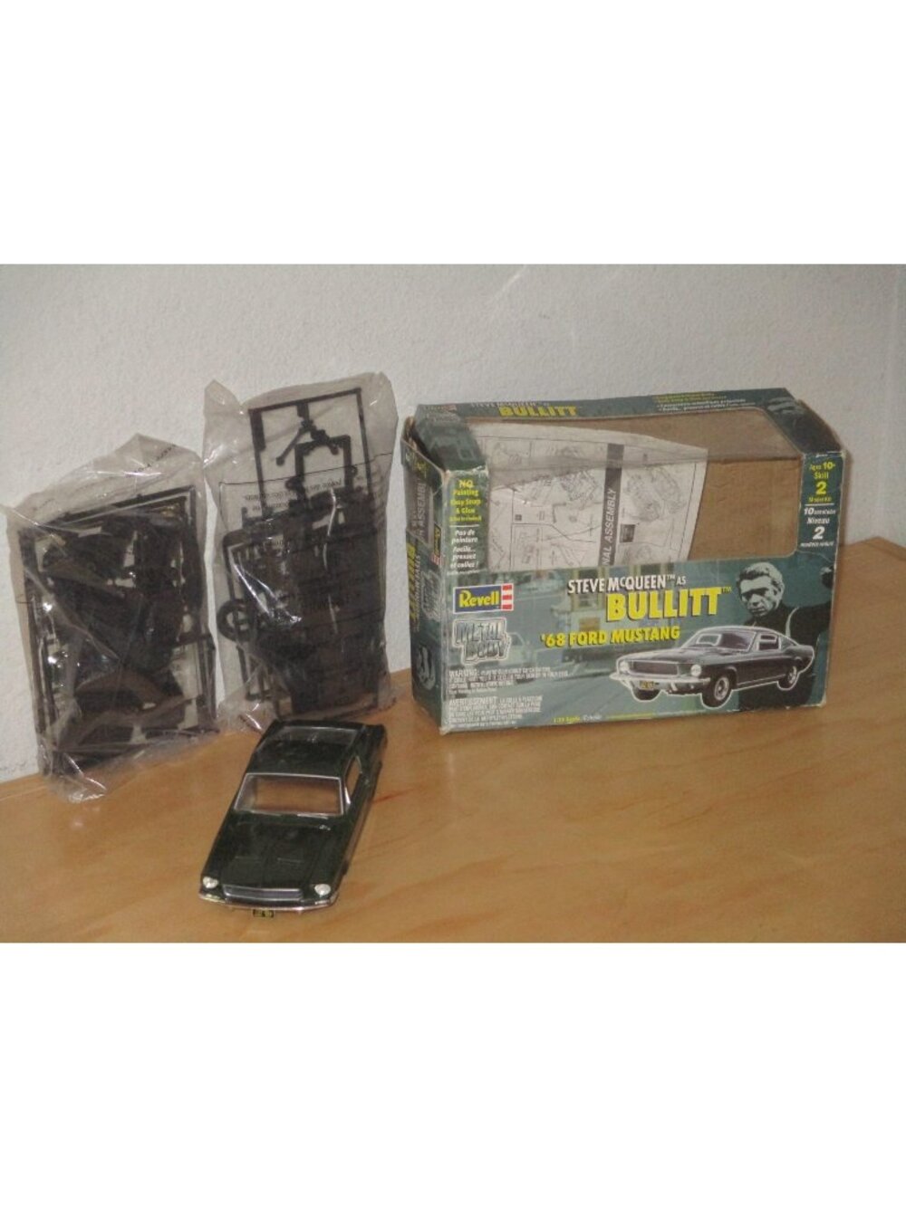 Steve McQueen "Bullitt" 1968 Ford Mustang Revell 1:25 Scale Diecast Model Kit